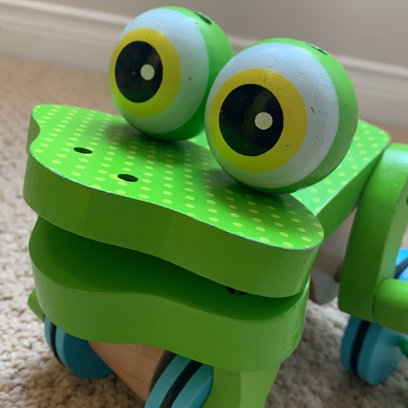 Melissa & Doug - First Play Frolicking Frog Wooden Pull Toy - Picture 3 of 5